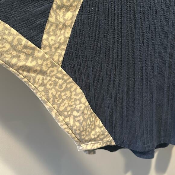 Ces Femme Medium Navy Blue Animal Print Open Knit Dolman Sweater Top - Picture 6 of 11